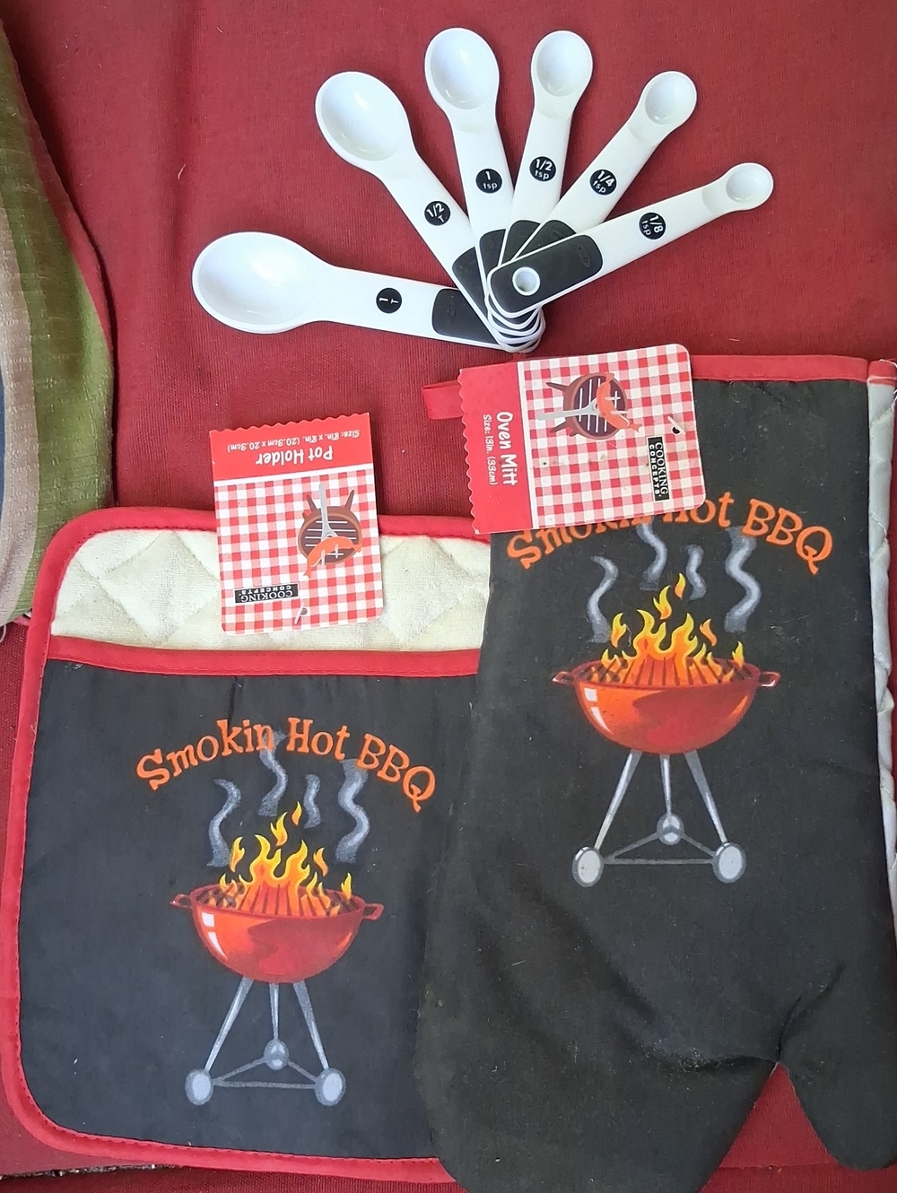 Oxo Smokin Hot BBQ Oven Mitt, Pot Holder & White Measuring Spoons Set